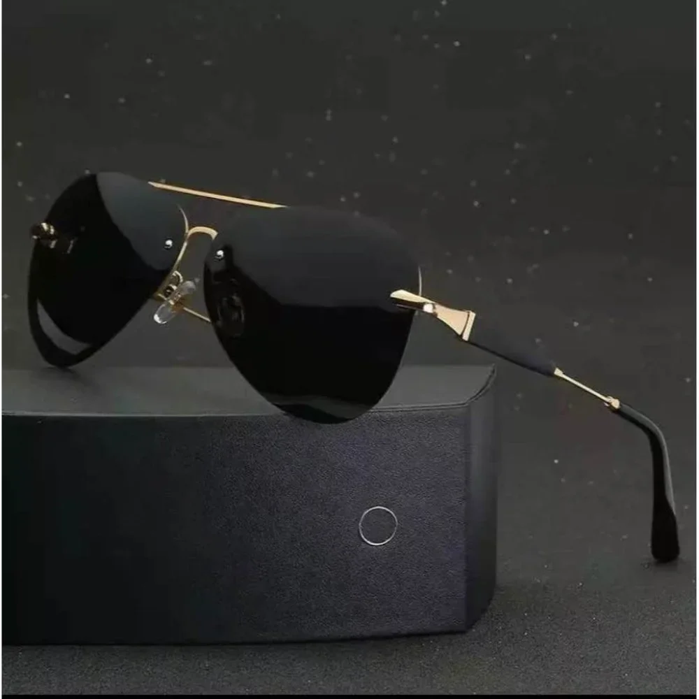 Mercedes-Benz Aviator Sunglasses, Gold Metal Frame, Polarized, 100% UV protectio - Picture 3 of 7